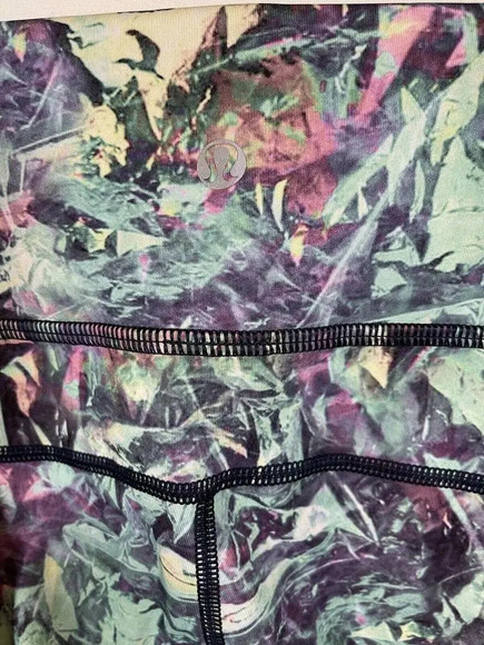 Women’s Lululemon Run Top Speed Crop SZ 8 -Iridescent Multi Luxtreme Leggings - Picture 3 of 4